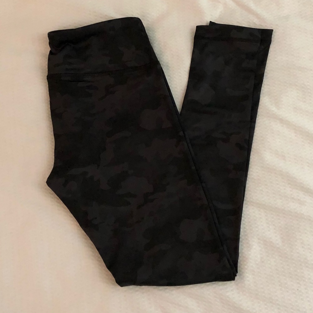 Black camo leggings from 90 degree by reflex